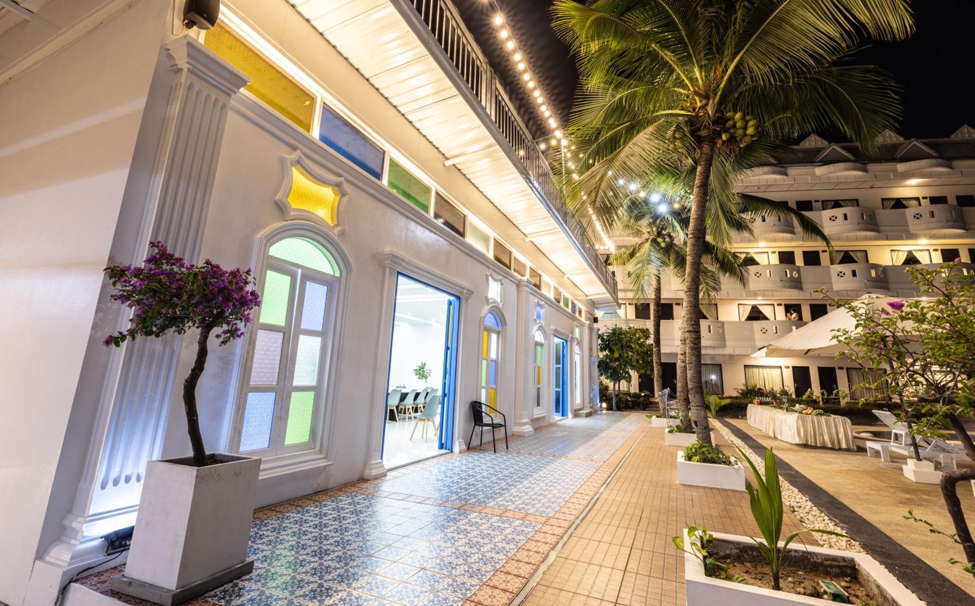 Blue Carina Hotel Phuket Bagian luar foto