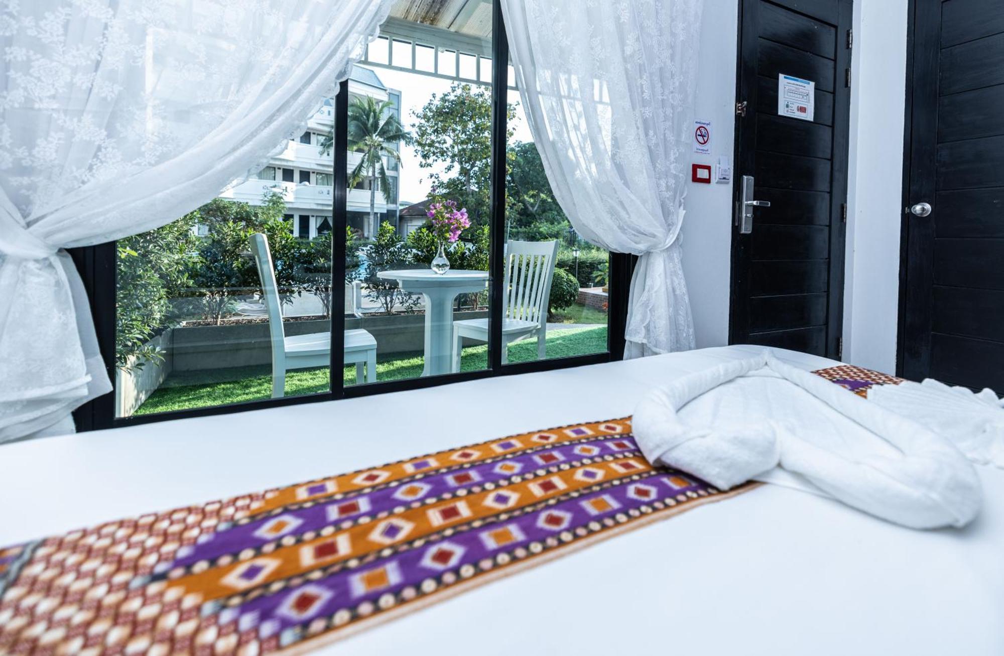 Blue Carina Hotel Phuket Bagian luar foto