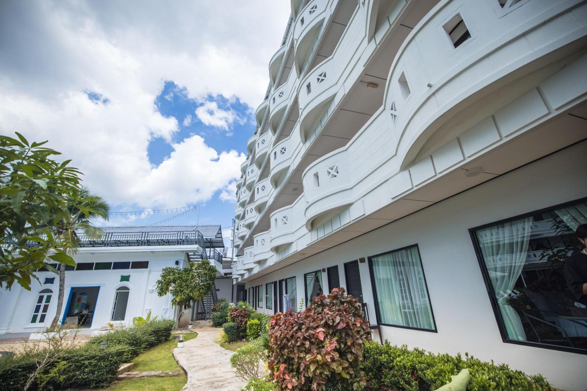 Blue Carina Hotel Phuket Bagian luar foto