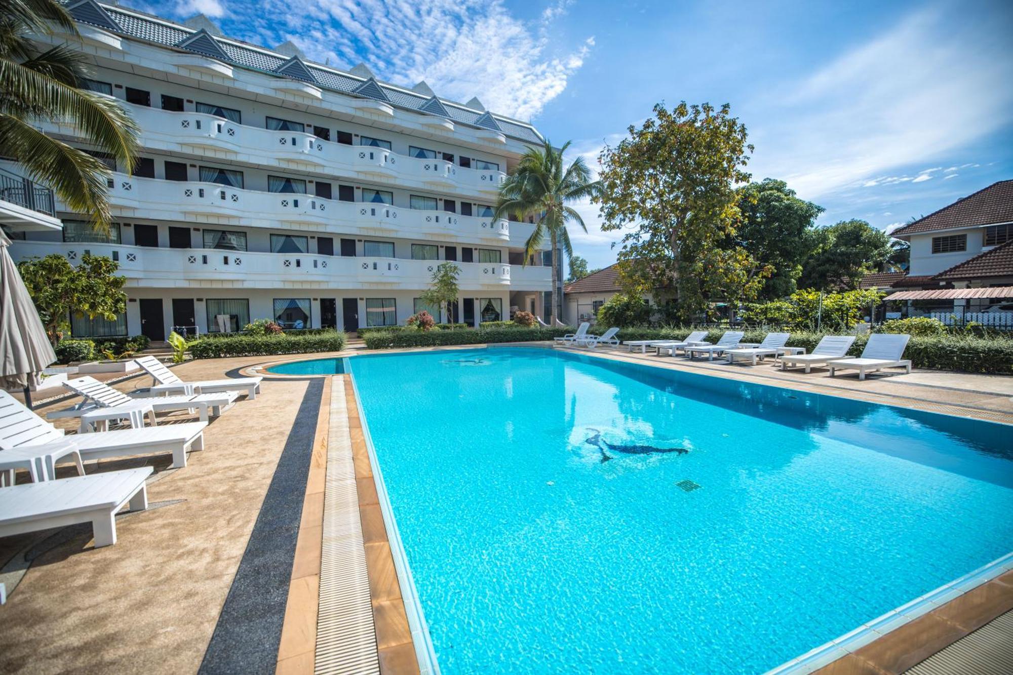 Blue Carina Hotel Phuket Bagian luar foto