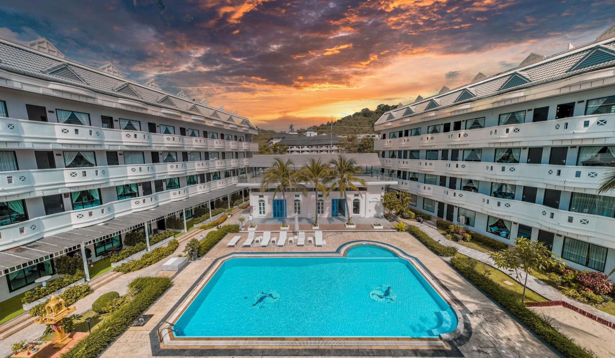 Blue Carina Hotel Phuket Bagian luar foto