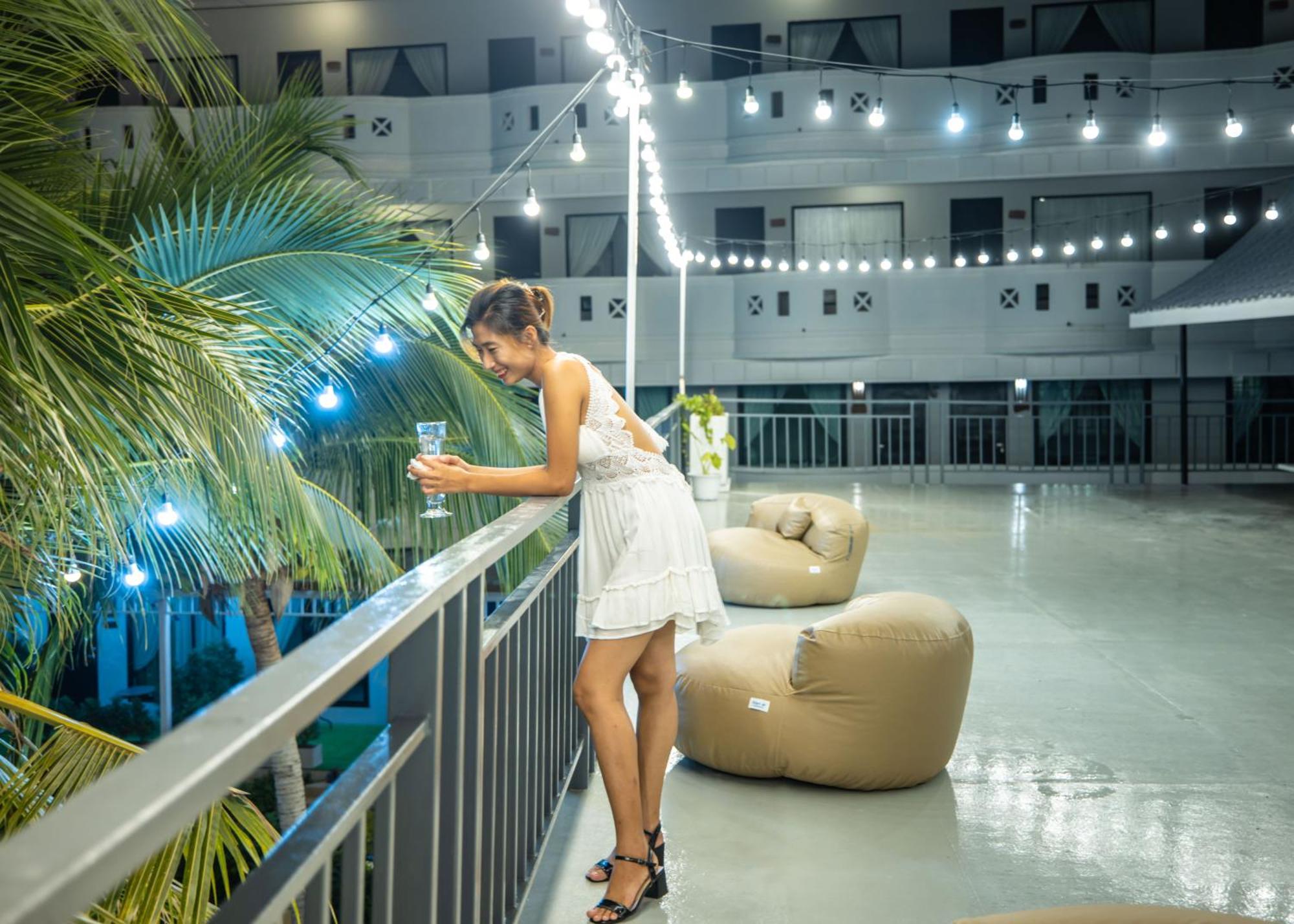 Blue Carina Hotel Phuket Bagian luar foto