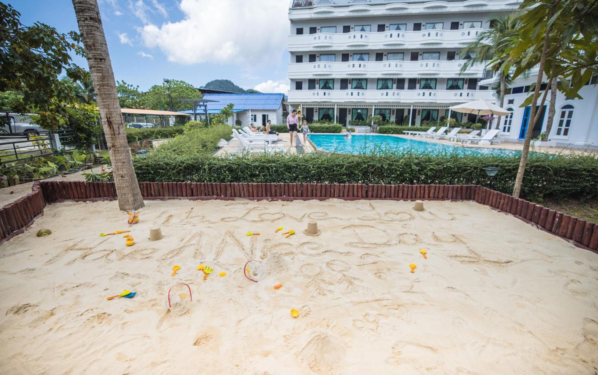 Blue Carina Hotel Phuket Bagian luar foto