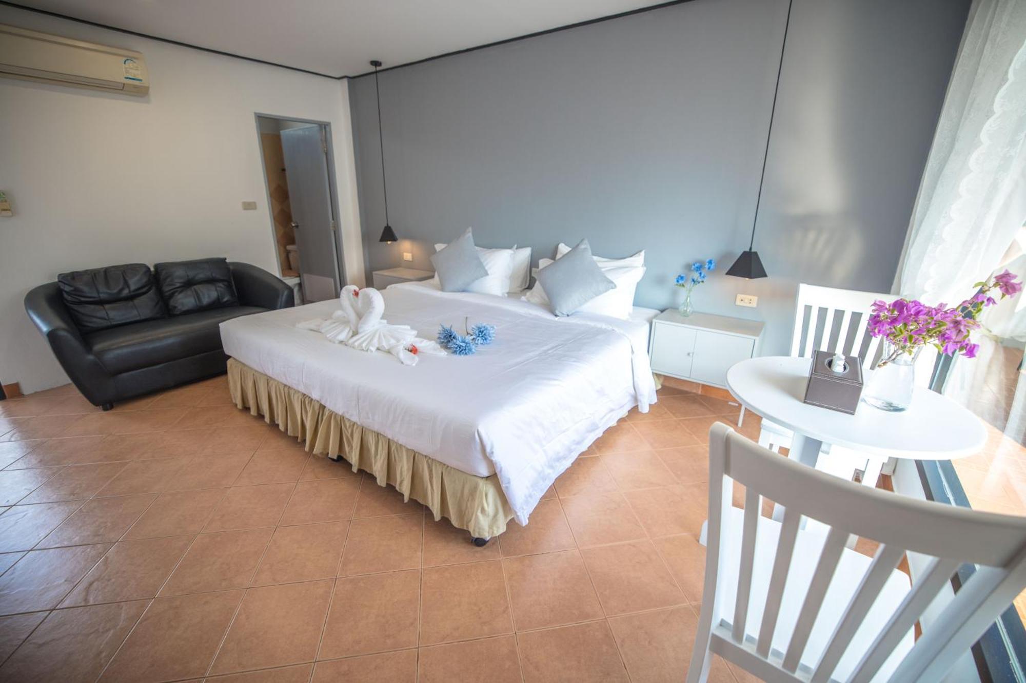 Blue Carina Hotel Phuket Bagian luar foto
