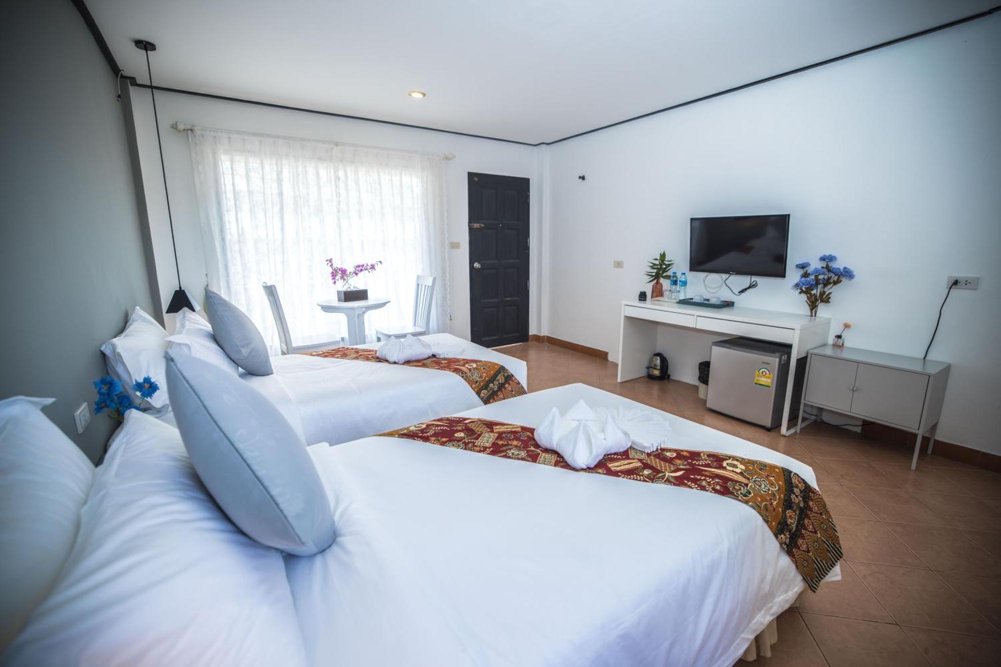 Blue Carina Hotel Phuket Bagian luar foto