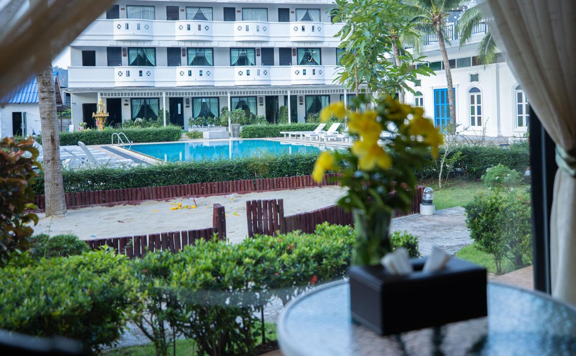 Blue Carina Hotel Phuket Bagian luar foto