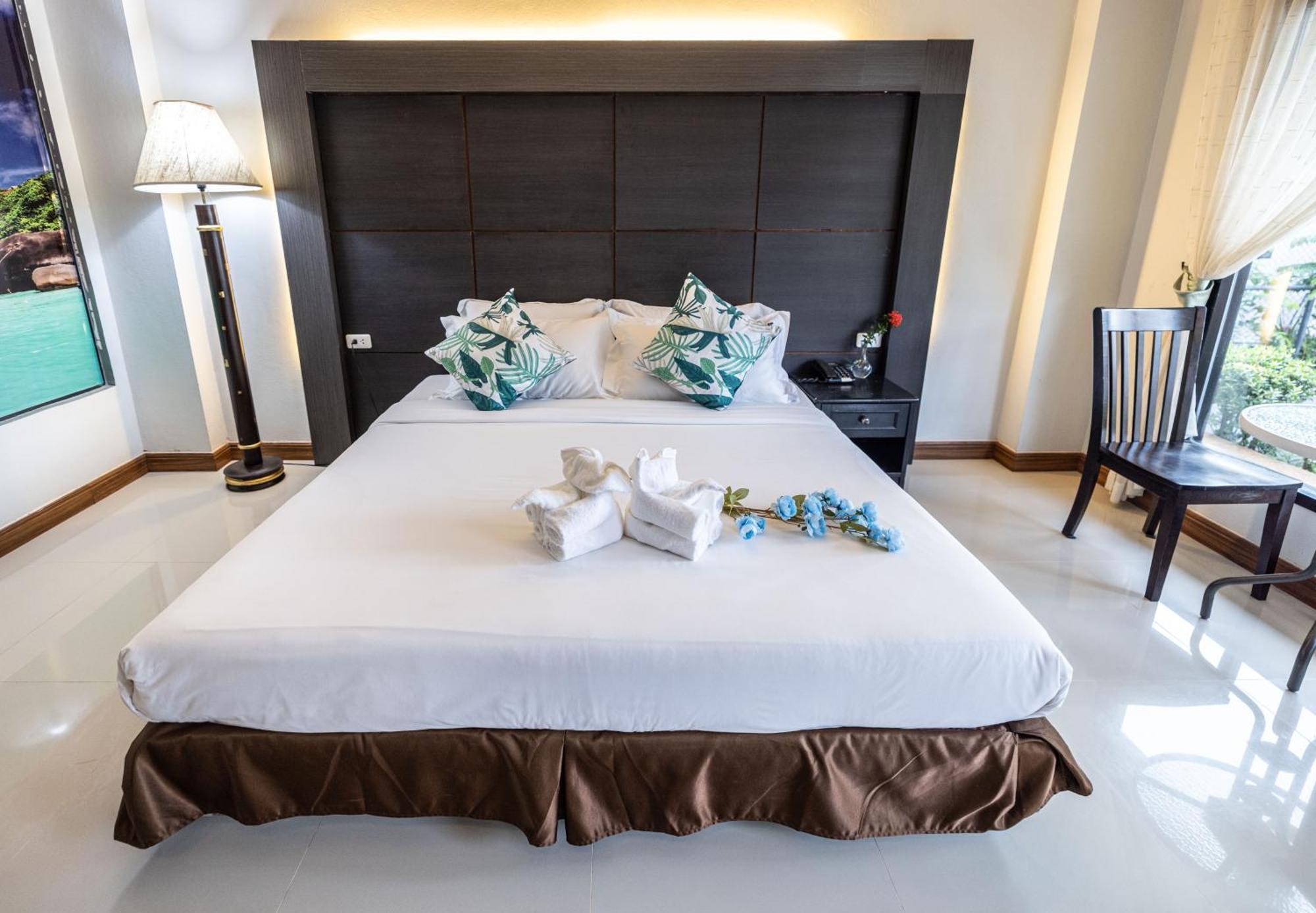 Blue Carina Hotel Phuket Bagian luar foto