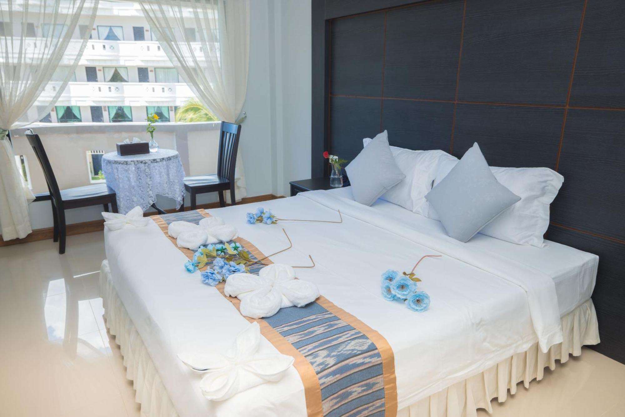 Blue Carina Hotel Phuket Bagian luar foto