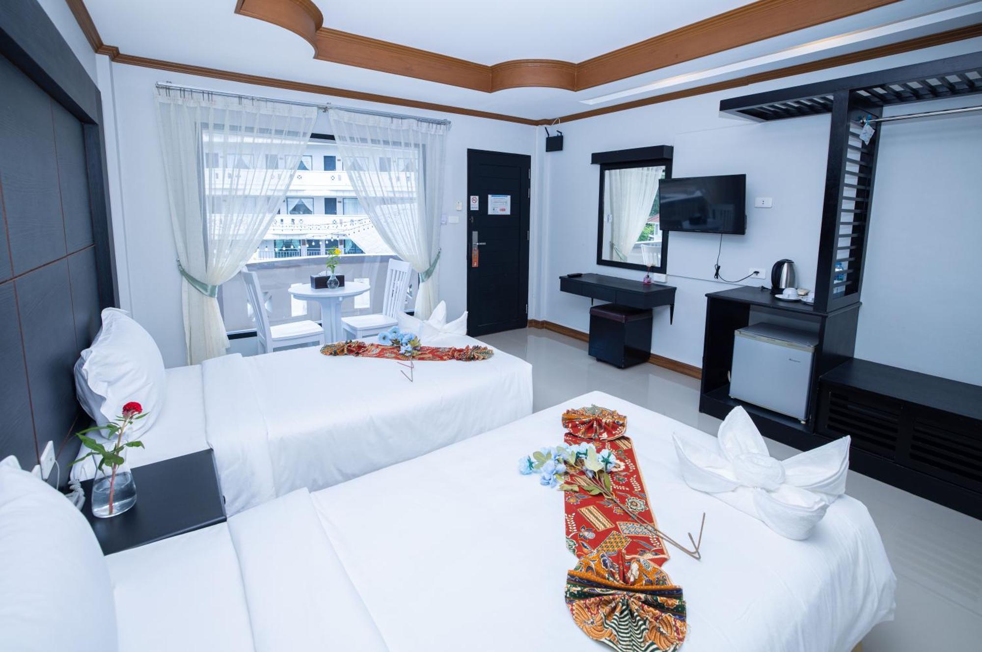 Blue Carina Hotel Phuket Bagian luar foto