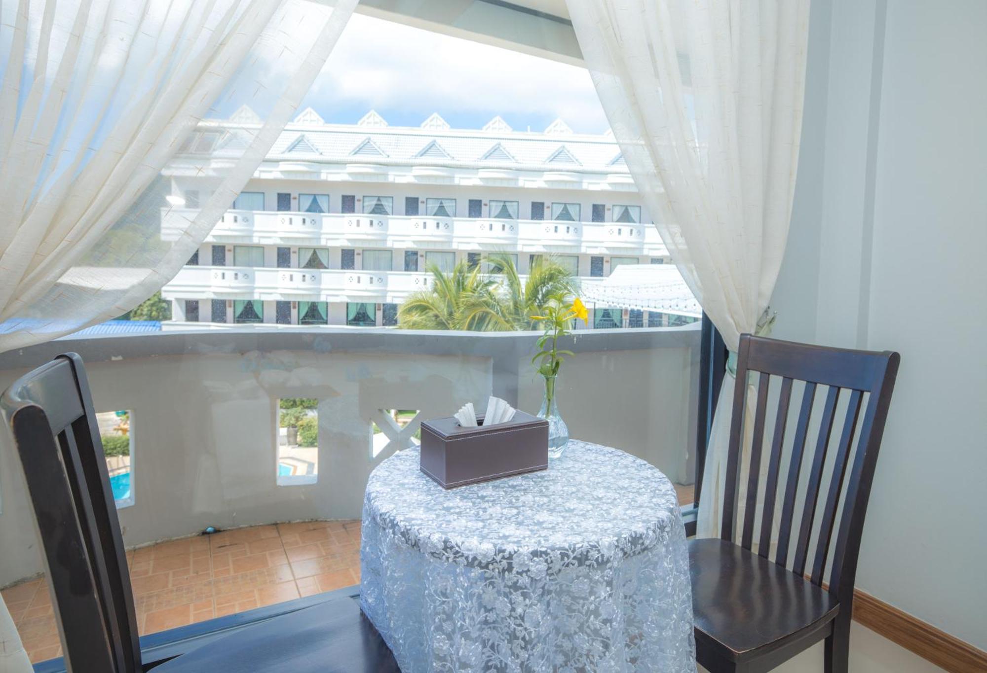 Blue Carina Hotel Phuket Bagian luar foto