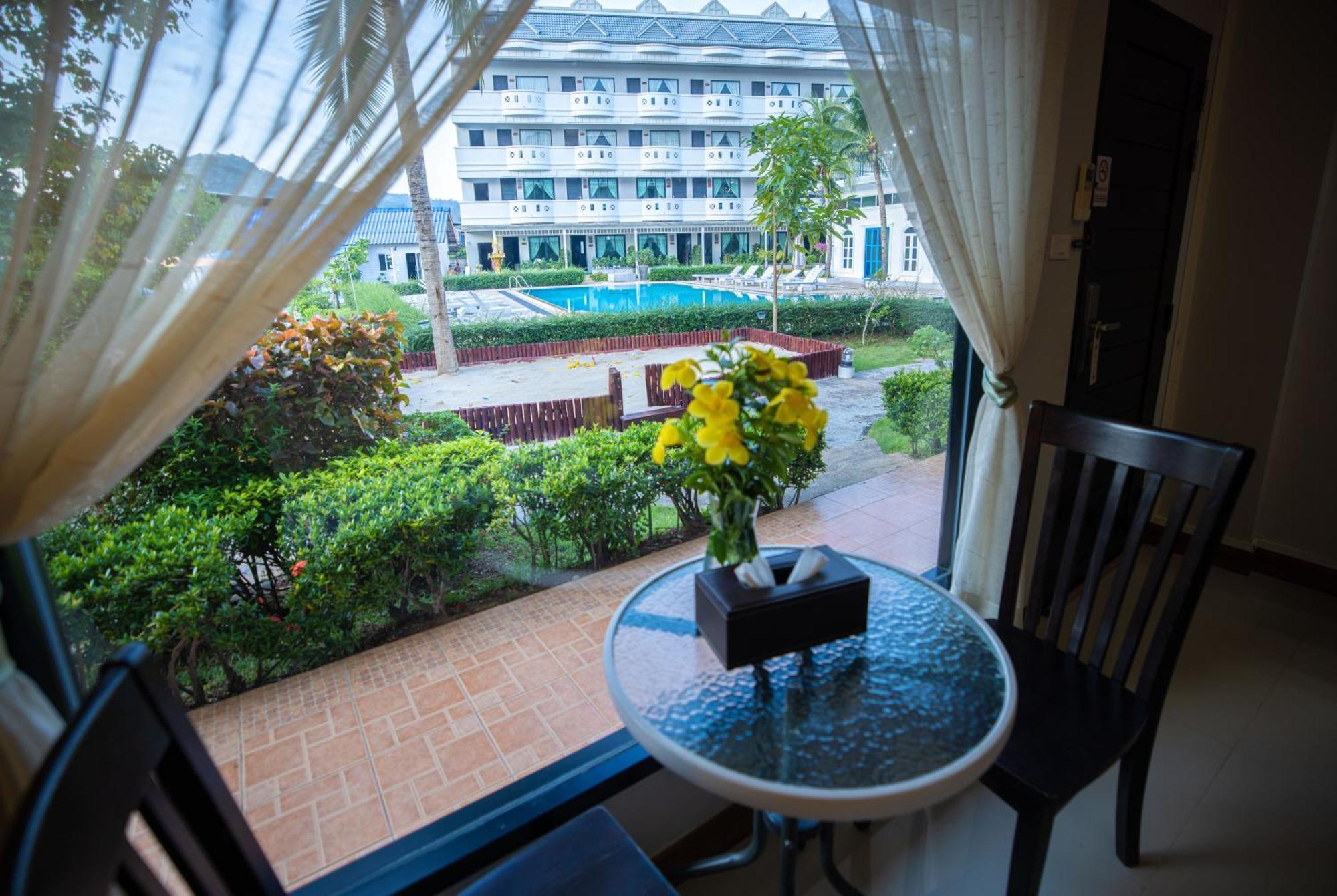 Blue Carina Hotel Phuket Bagian luar foto
