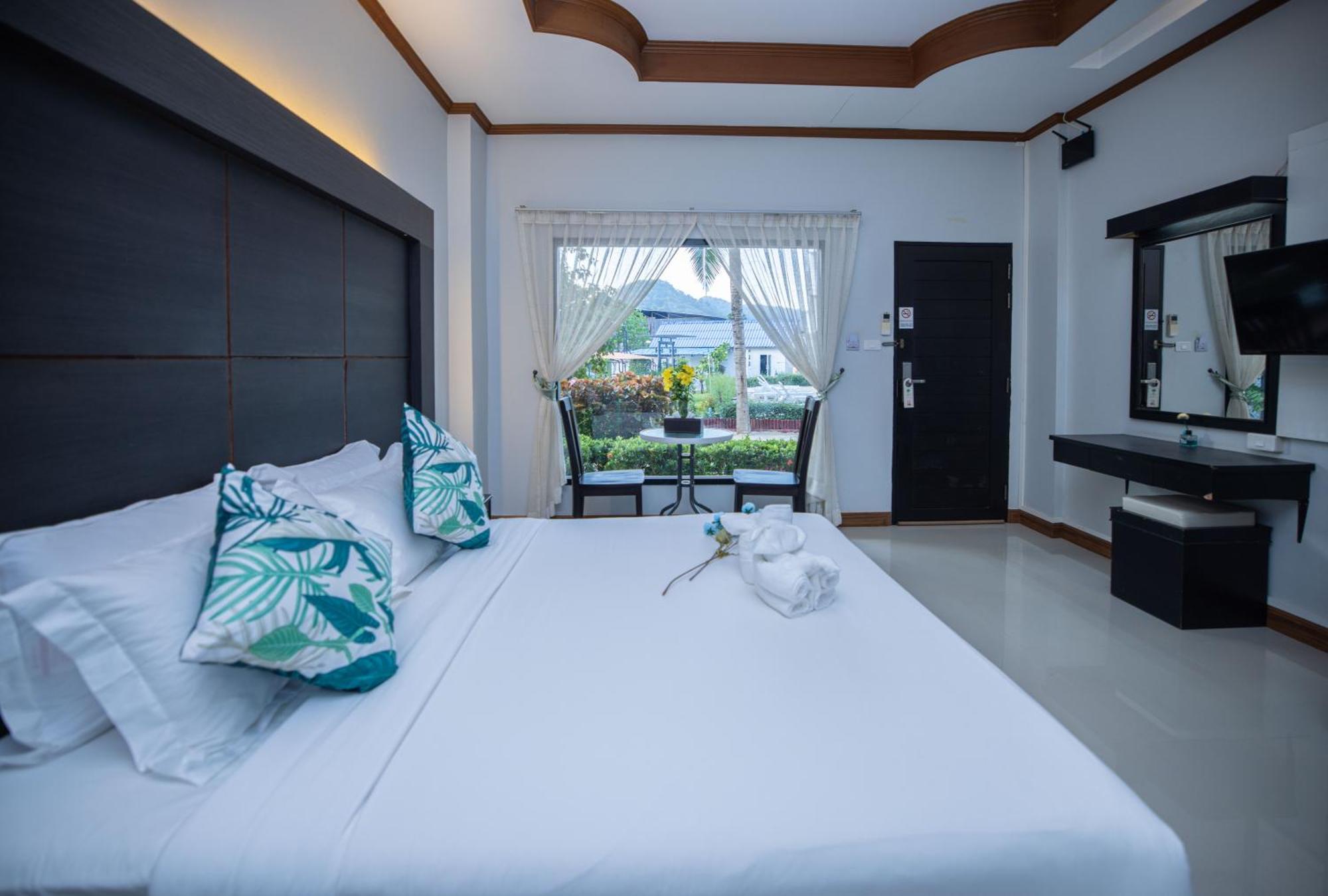 Blue Carina Hotel Phuket Bagian luar foto