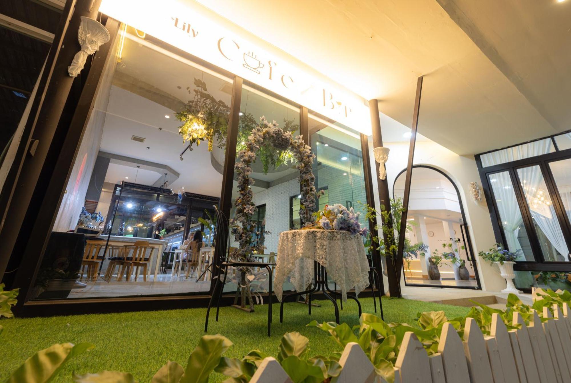 Blue Carina Hotel Phuket Bagian luar foto